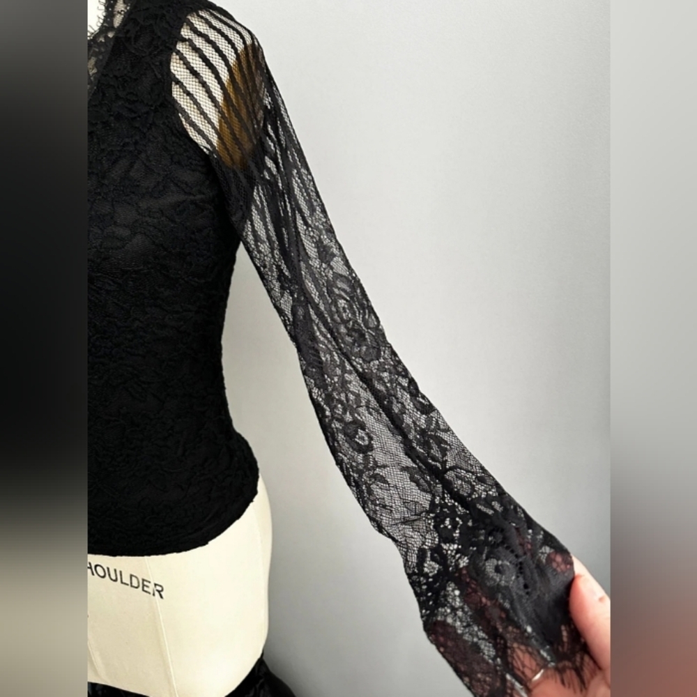 Oblong Box Winchester Victorian Lace Top - Picture 5 of 11